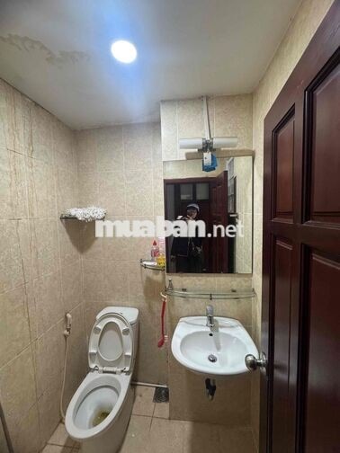 Cho thuê nhà H3G Nguyễn Trãi  P Bến Thành Q1.(cách MT HXH 15m.)