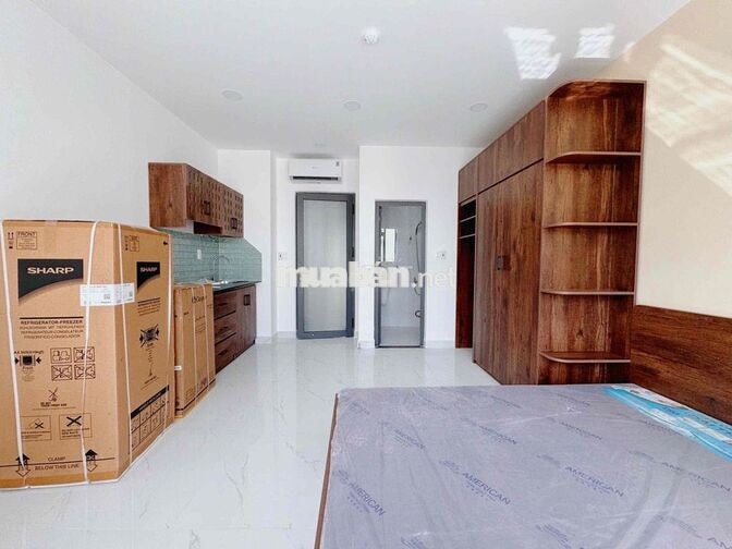 Ngay Bà Chiểu_Phú Nhuận_Bóc seal mới 100% phòng ban công rộng gần 30m2