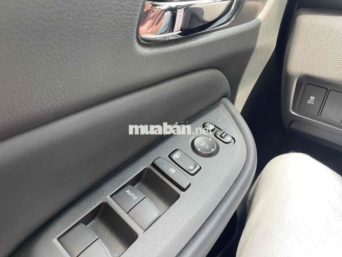 Honda City RS Trắng như mới.