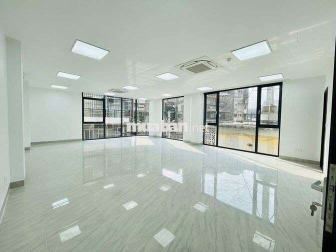 Cho thuê văn phòng Nguyễn Văn Tuyết 110m2 chỉ 17tr lô góc ngay mặt phố