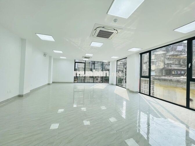 Cho thuê văn phòng Nguyễn Văn Tuyết 110m2 chỉ 17tr lô góc ngay mặt phố