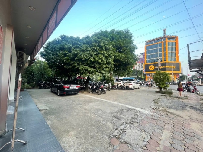 Chính chủ cho thuê văn phòng 115m2 ngay ngã tư Vạn Phúc - Tố Hữu