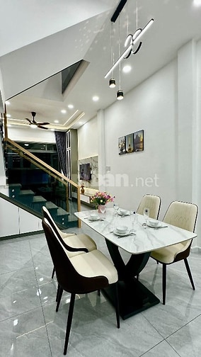 Chính chủ cần bán nhà gần chợ, xã Bà Điểm, sổ hồng riêng