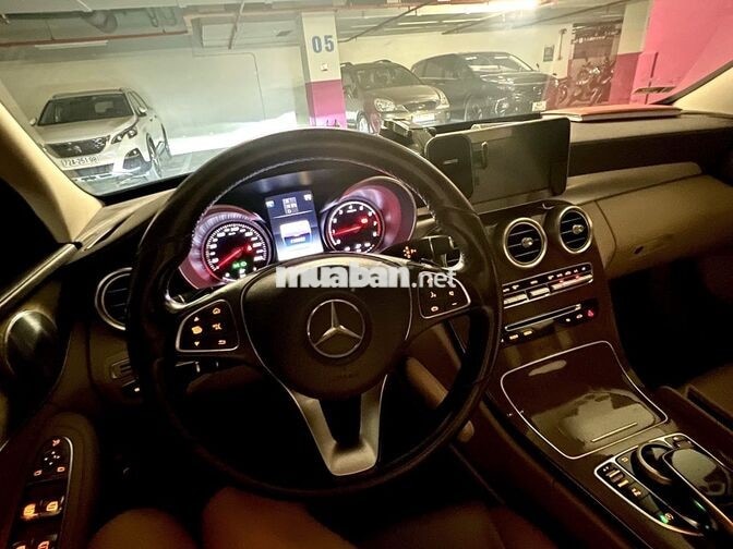 Mercedes-Benz C-Class Đen