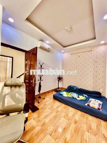 Cho Thuê Nhà DT 200m2 1Trệt 3Lầu 5Pn 4Wc Hẻm Xe Tải Đường TL 19, Q12