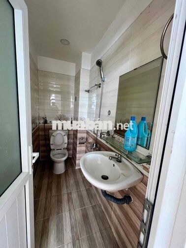 Cho Thuê Nhà DT 200m2 1Trệt 3Lầu 5Pn 4Wc Hẻm Xe Tải Đường TL 19, Q12