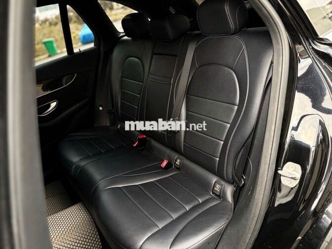Mercedes-Benz GLC200 Black Edition 