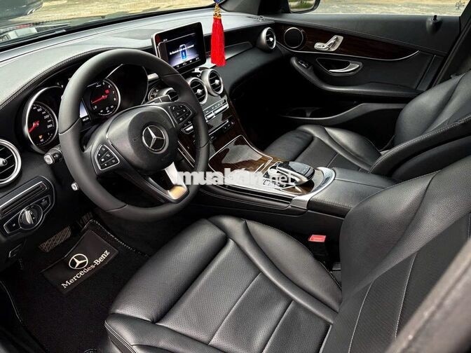 Mercedes-Benz GLC200 Black Edition 