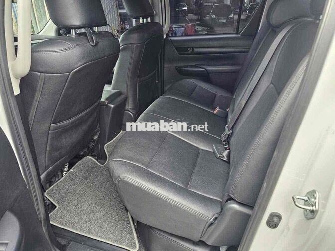 Toyota Hilux 4x2 AT chính chủ mua mới từ đầu