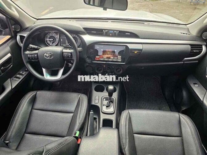 Toyota Hilux 4x2 AT chính chủ mua mới từ đầu