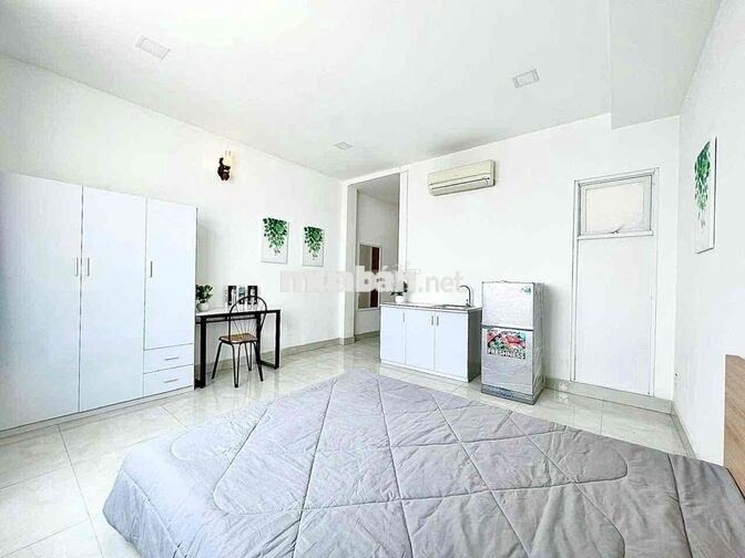 Studio cửa sổ trời full nội thất ngay gần nhà thờ Xóm Chiếu