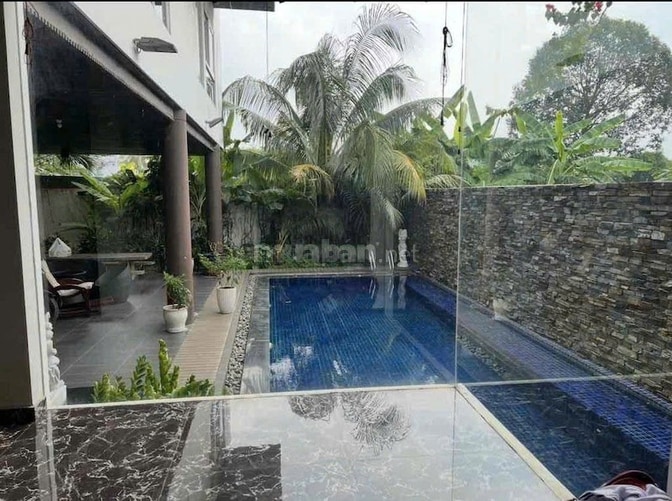 Bán biệt thự Thân Văn Nhiếp, 330m2, hồ bơi riêng, 3 tầng, giá 68 tỷ