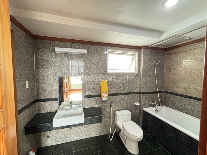 Cần cho thuê căn hộ 3PN tại chung cư Phú Hoàng Anh, Nhà Bè (sát Q7)