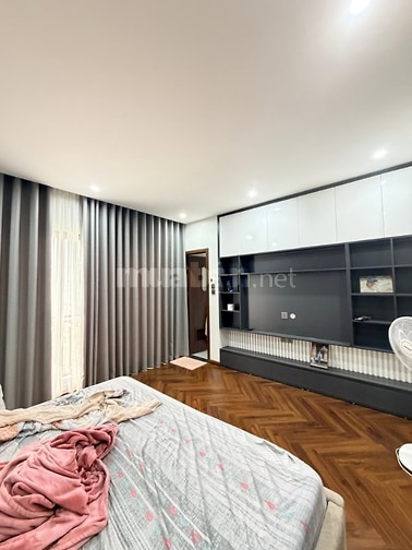 Bán nhà 60m2 phố Liễu Giai, có thang máy, đường ô tô, nhà mới ở luôn