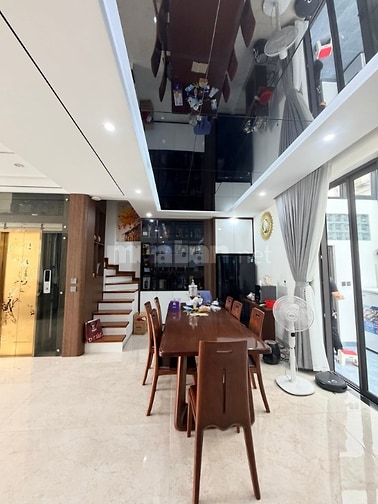 Bán nhà 60m2 phố Liễu Giai, có thang máy, đường ô tô, nhà mới ở luôn