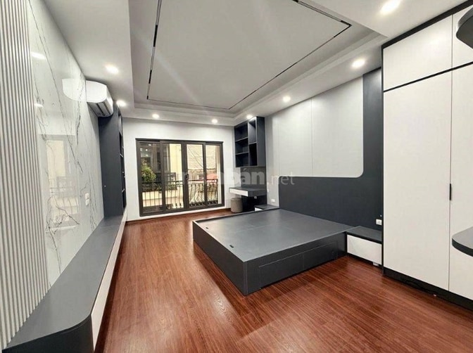 Bán nhà Phân Lô Nguyên Hồng 50m2x6t, tiện ở kinh doanh chỉ 24 tỷ