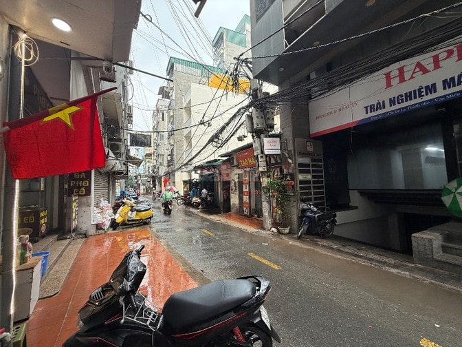 Cho thuê MBKD tầng 1 có hầm Mp Đê La Thành ngã tư Xã Đàn