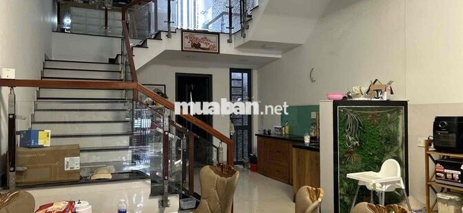 Cho thuê nhà 2,5 tầng đường Bùi Trang Chước, giá rất rẻ.!
