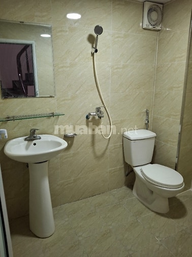 Cho hộ gia đình thuê nhà 4 tầng ngõ 426 Đường Láng