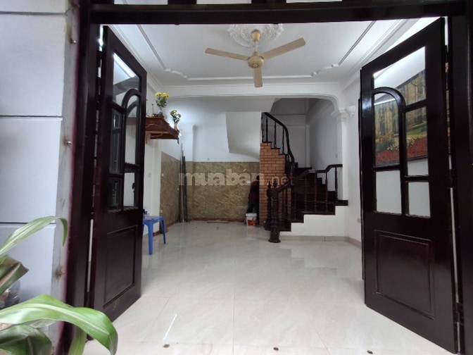 Cho hộ gia đình thuê nhà 4 tầng ngõ 426 Đường Láng