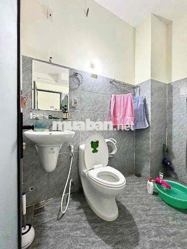 Bán Cc Độc Lập 61m2, có 2 ban công, lầu 1 , 2p ngủ , 1wc, bếp riêng.
