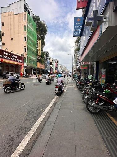 Cho thuê nhà nguyên căn 360 Hai Bà Trưng, Tân Định, Q1, giá 45tr/th