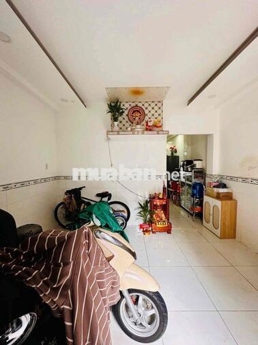 HÀNG NGON - TRUNG TÂM GV - GẦN 40M2 - 3 TẦNG, 4 PHÒNG, 3 WC -3.X TỶ