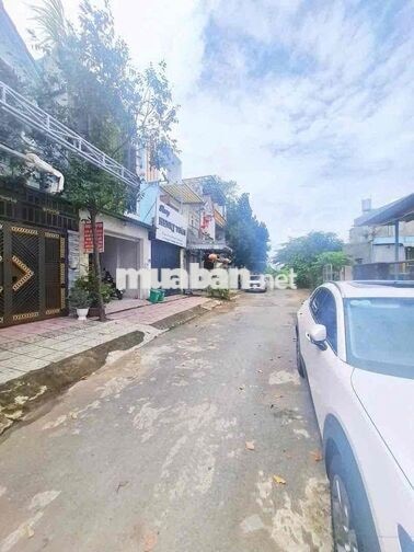 cho thuê nguyên căn 1trệt 1lầu full nội thất cơ bản