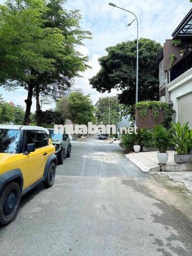 Bán nhà 3 Tầng mặt tiền đường số - KDC PHÚ MỸ. Q7 ( 90m2) Chỉ 10.390T