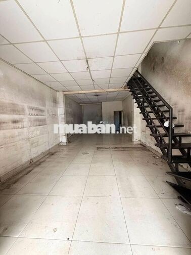 Cho thuê nhà mặt tiền Chợ Lạc Quang, ngay Công ty May Phương Đông 11tr