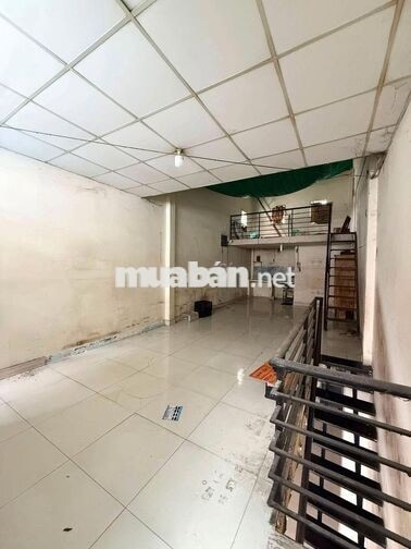 Cho thuê nhà mặt tiền Chợ Lạc Quang, ngay Công ty May Phương Đông 11tr
