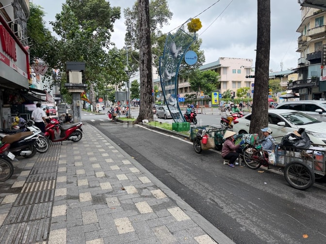 Sang nhượng quán ăn Trần Hưng Đạo Quận 1