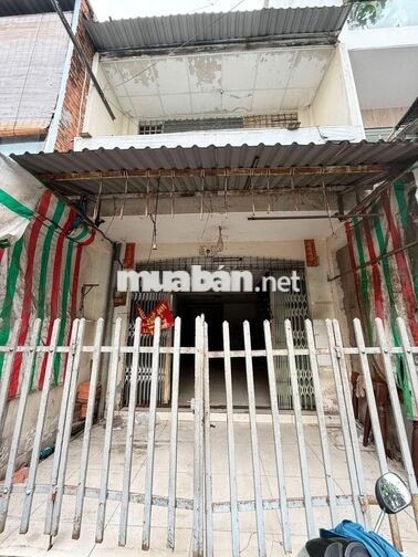 Cho thuê nhà mặt tiền Chợ Lạc Quang, ngay Công ty May Phương Đông 11tr