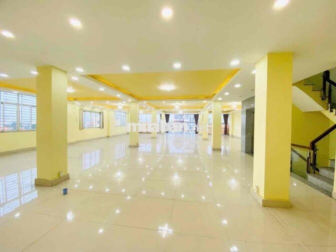 BÁN HOẶC CHO THUÊ TOÀ NHÀ ĐẸP NGÃ TƯ GA Q12