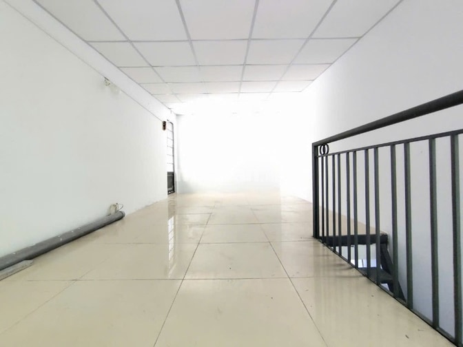 NHÀ DƯỚI 2,5 TỶ Giáp KHU TÊN LỬA -  23M2 - CÁCH HXH CHỈ 15M