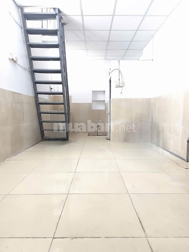NHÀ DƯỚI 2,5 TỶ Giáp KHU TÊN LỬA -  23M2 - CÁCH HXH CHỈ 15M