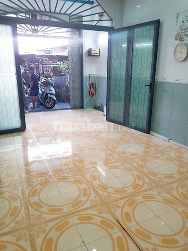 BÁN NHÀ MẶT TIỀN TRONG CHỢ THỊ NGHÈ Bình THẠNH GIÁP QUẬN 1