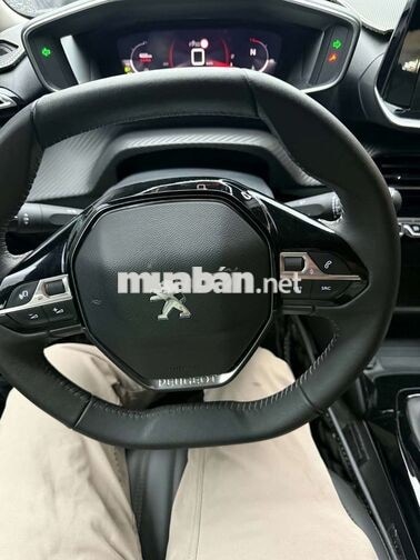 Peugeot 2008 GT Line 2022 11000 km Xám
