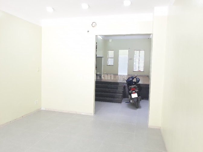 Cho thuê mặt tiền tầng trệt 4x20m Tạ Quang Bửu P5 Q8. Nhà mới,sạch đẹp