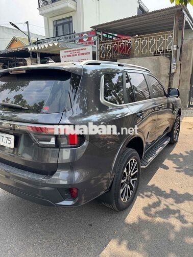 Ford Everest Platinum 4x4 2025 1 chủ | 6.742 km |