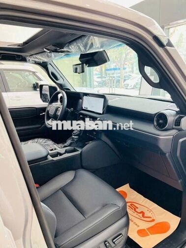 Toyota Land Cruiser Prado 5 chỗ màu Xám