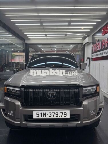 Toyota Land Cruiser Prado 5 chỗ màu Xám