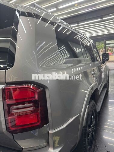 Toyota Land Cruiser Prado 5 chỗ màu Xám