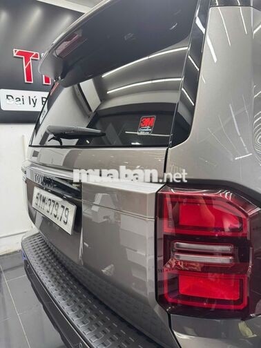 Toyota Land Cruiser Prado 5 chỗ màu Xám