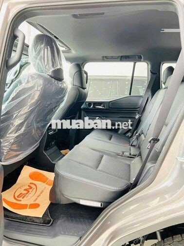 Toyota Land Cruiser Prado 5 chỗ màu Xám