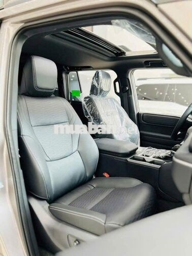 Toyota Land Cruiser Prado 5 chỗ màu Xám