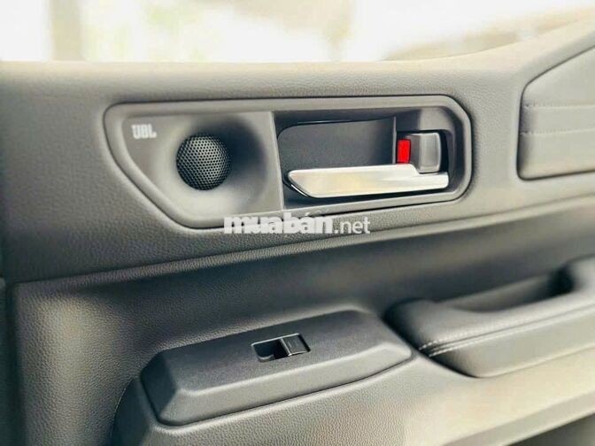 Toyota Land Cruiser Prado 5 chỗ màu Xám