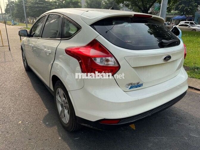 Ford Focus Hatchback 5 cửa 2013 Xăng 1.6L Trắng
