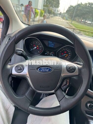 Ford Focus Hatchback 5 cửa 2013 Xăng 1.6L Trắng