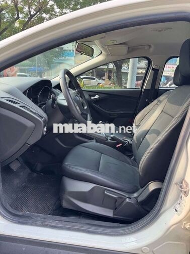 Ford Focus Hatchback 5 cửa 2013 Xăng 1.6L Trắng